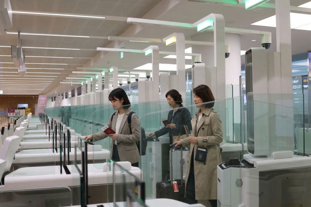 韓国空港で入国審査を行う日本人女性は未知です