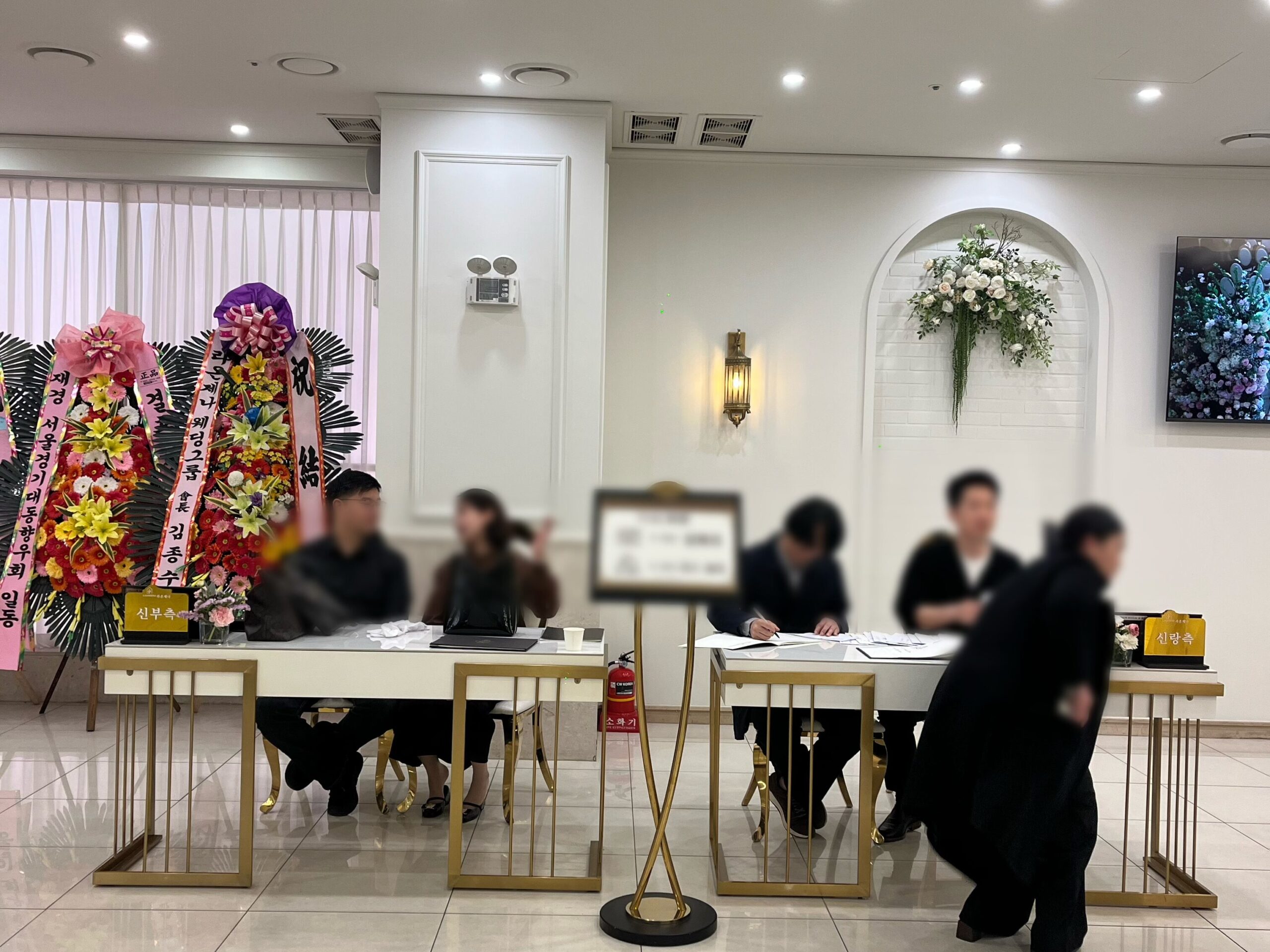 韓国の結婚式で驚いたこと5選! - 受付 2 edited scaled 韓国の結婚式で驚いたこと5選! 10